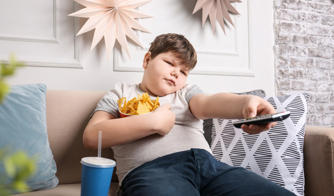 Porque é que as crianças de famílias desfavorecidas estão mais expostas ao risco de obesidade infantil?